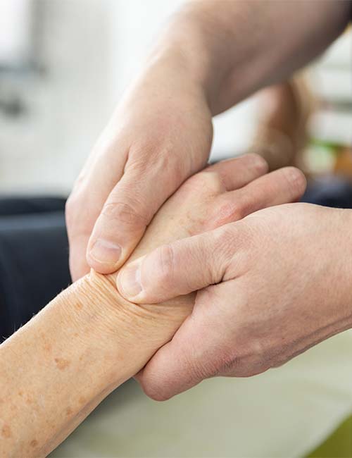 Jan Mende Unna Osteopathie Daumen drücken auf Handgelenk